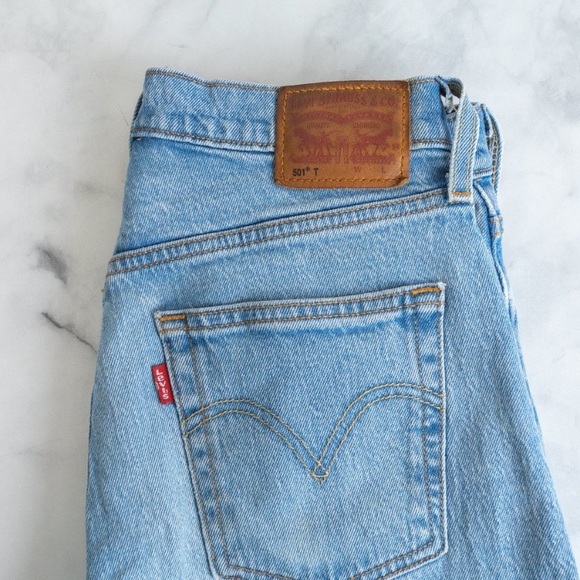 Levi's 501 T Light Wash Button Fly Jeans, Size 25 / 28 - Picture 5 of 9